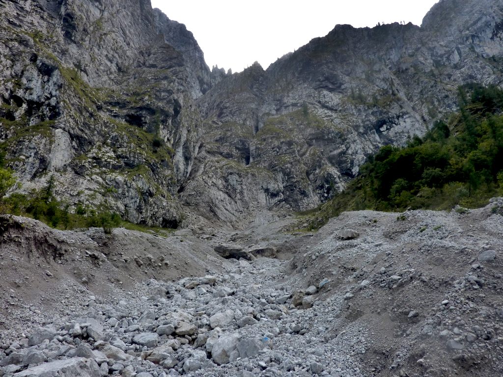 Attraversando il canale delle 4 Matte (eccole lassù) salendo verso dx per la Guaita.