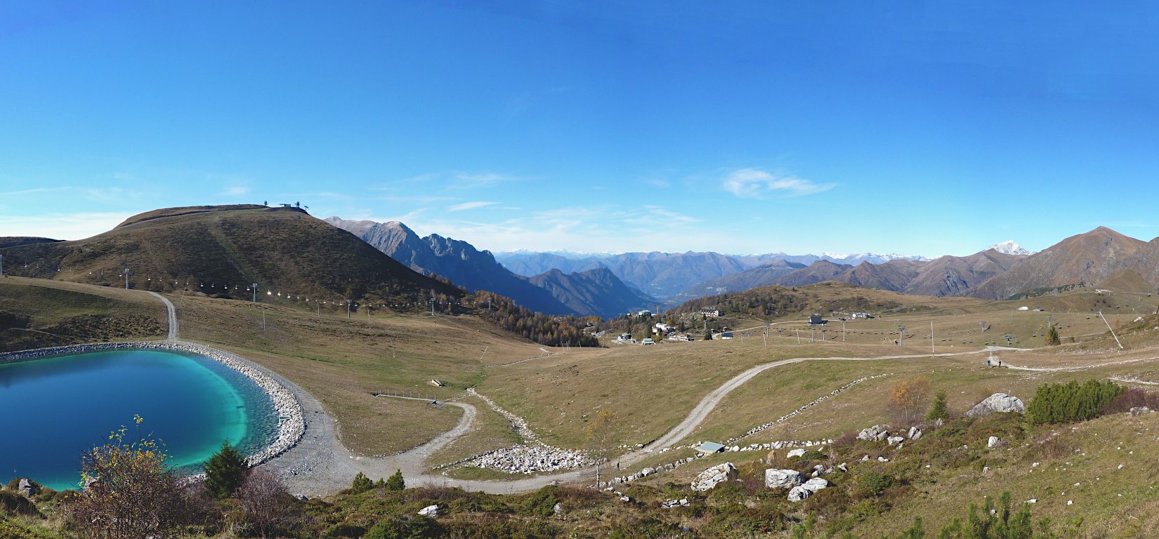 Dal rif. Lecco: i Piani di Bobbio a metà autunno.