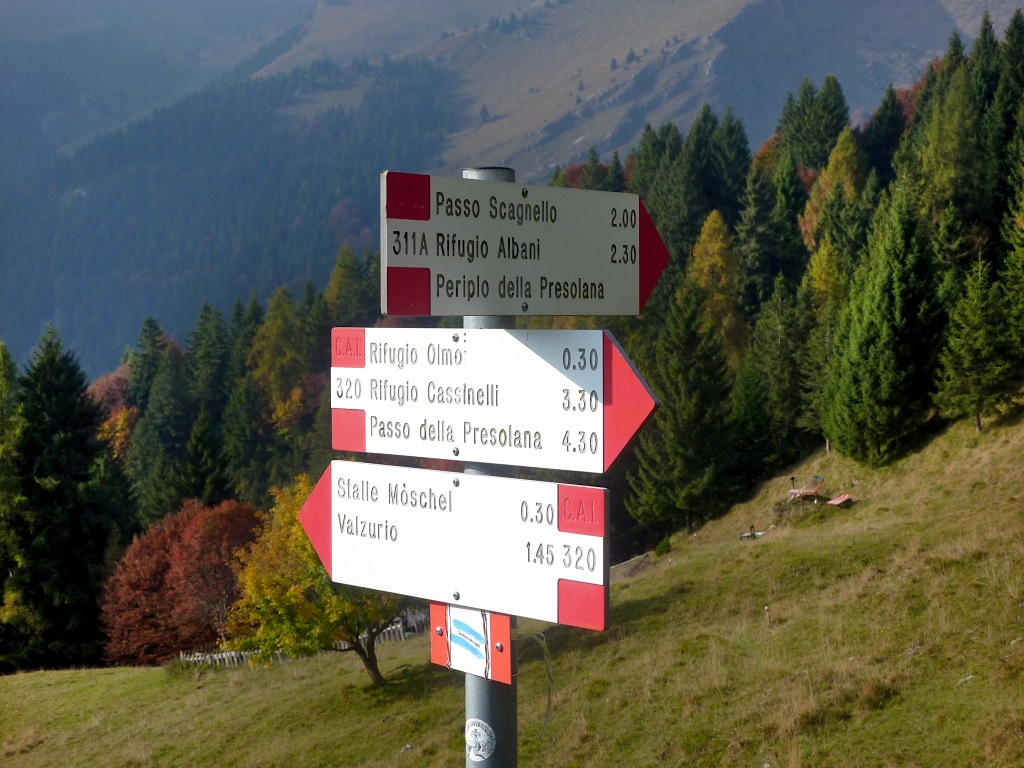 Presso la bella B.ta Bruseda, il 311A si stacca dal 320 diretto invece a fondovalle.