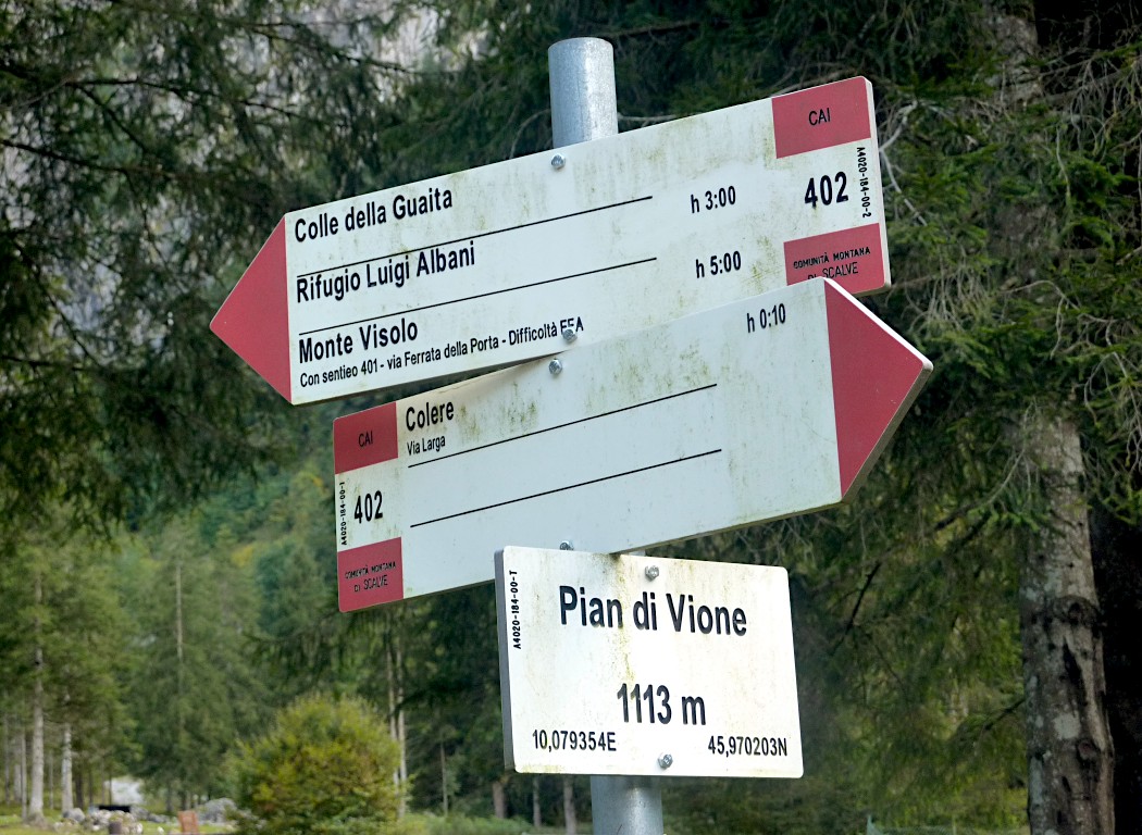 Segnaletica al Pian di Vione.