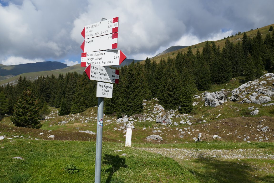 Segnaletica presso la Baita Pagherola di mezzo.