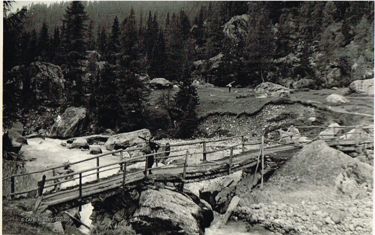Ponticello all'Alpe Campascio scendendo dalla Cap. Marinelli