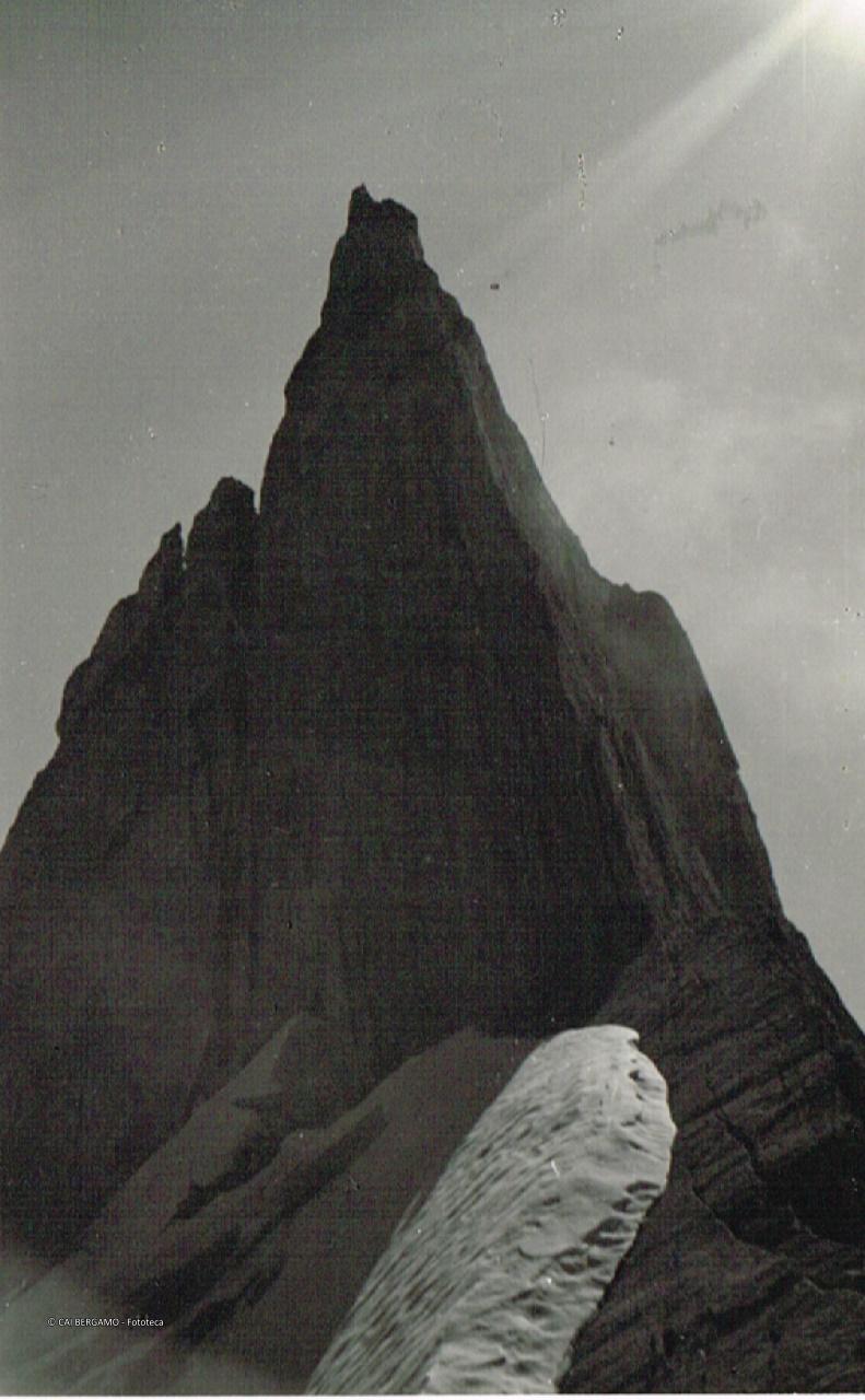 Punta Sertori dal Colle tra Sertori e Pizzo Badile