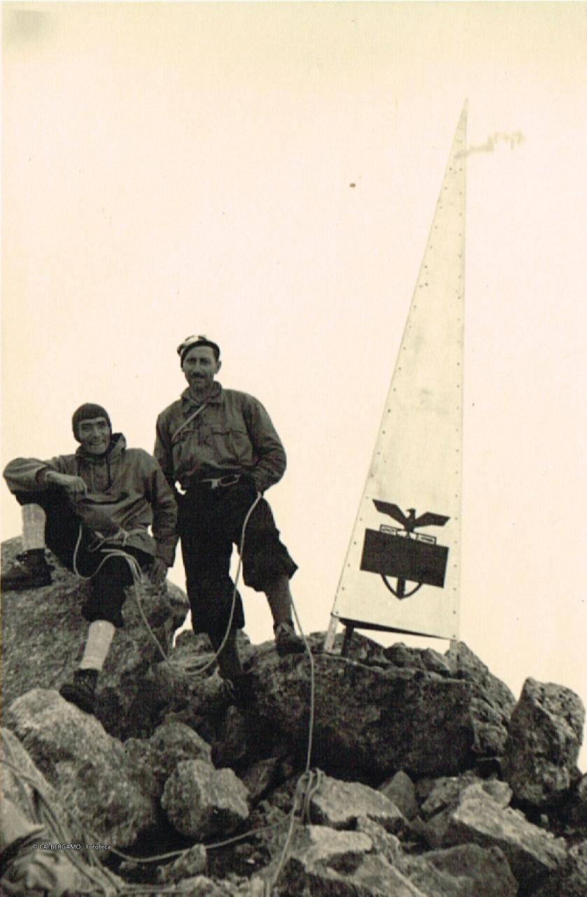 Sulla vetta del Pizzo Badile