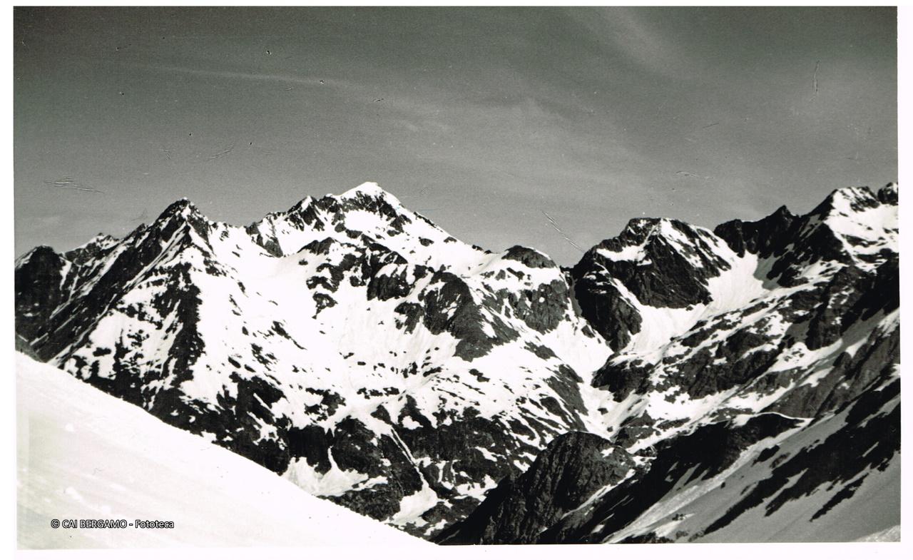 Il Pizzo del Diavolo di Malgina dal ghiacciaio del Trobio