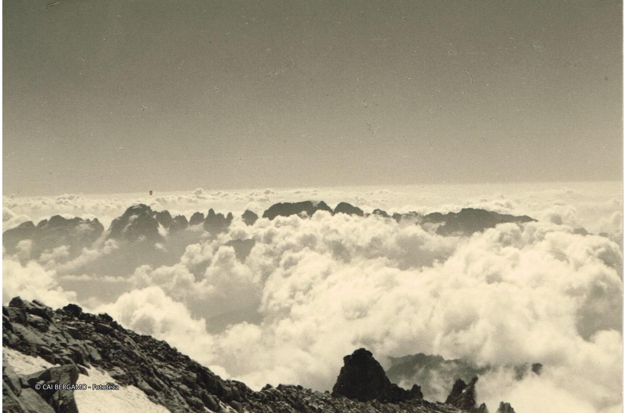 Le Dolomiti di Brenta dalla vetta della Presanella 