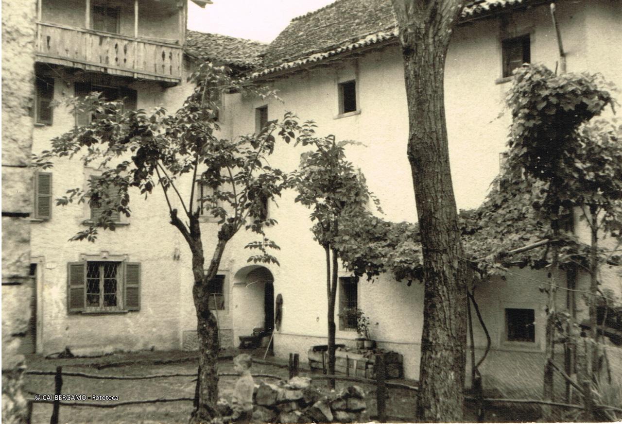 Cortile di Casa Gavazzone (Brembilla)