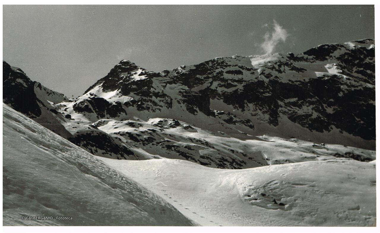 La Tacca dei Curiosi e la cresta del Cabianca salendo al Passo Portula