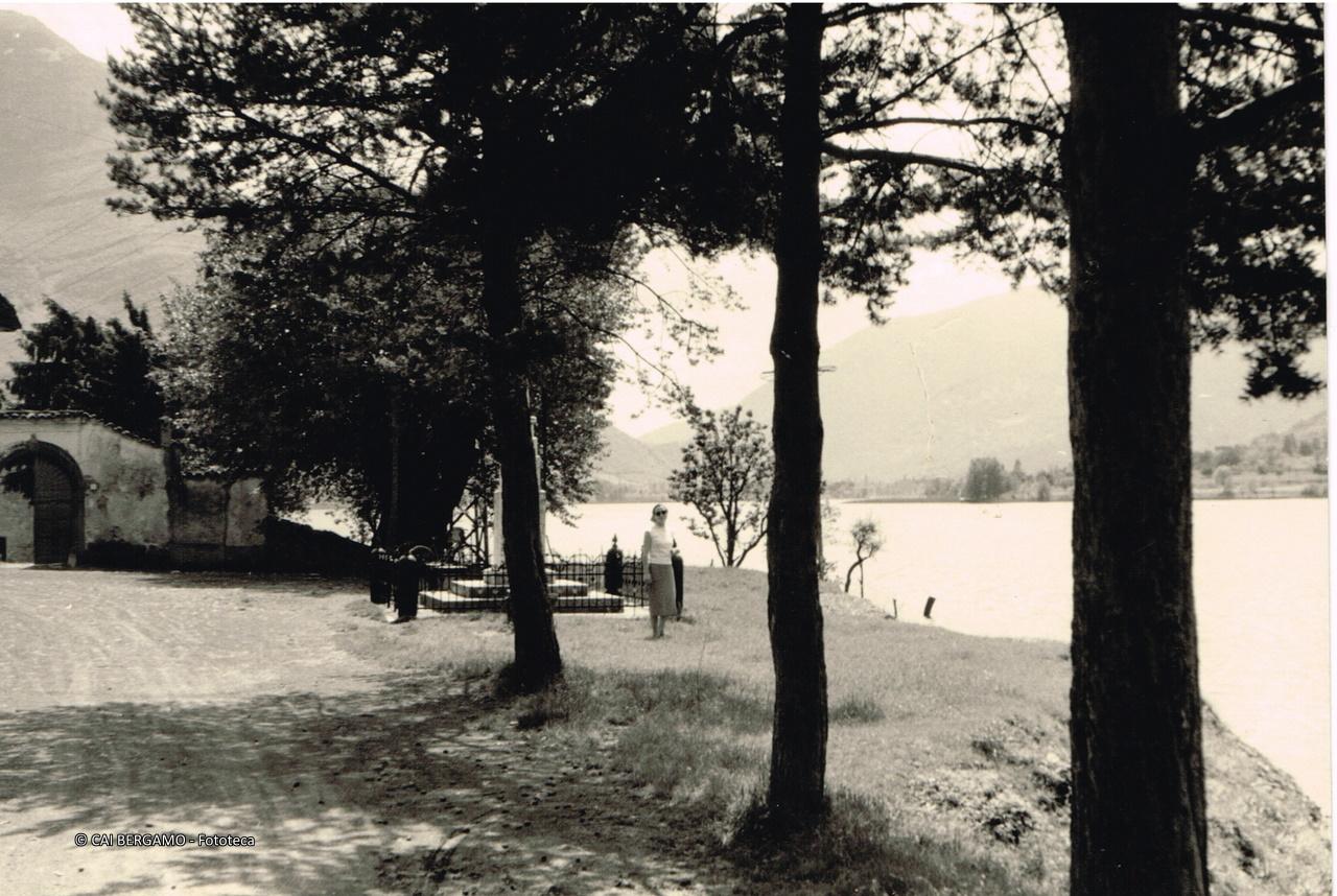 S. Felice al Lago - Il praticello della chiesa