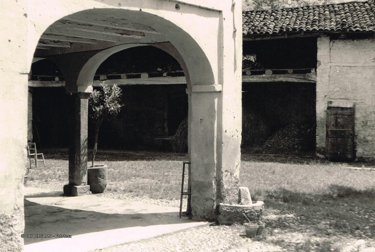 Interno rustico a S. Felice al Lago