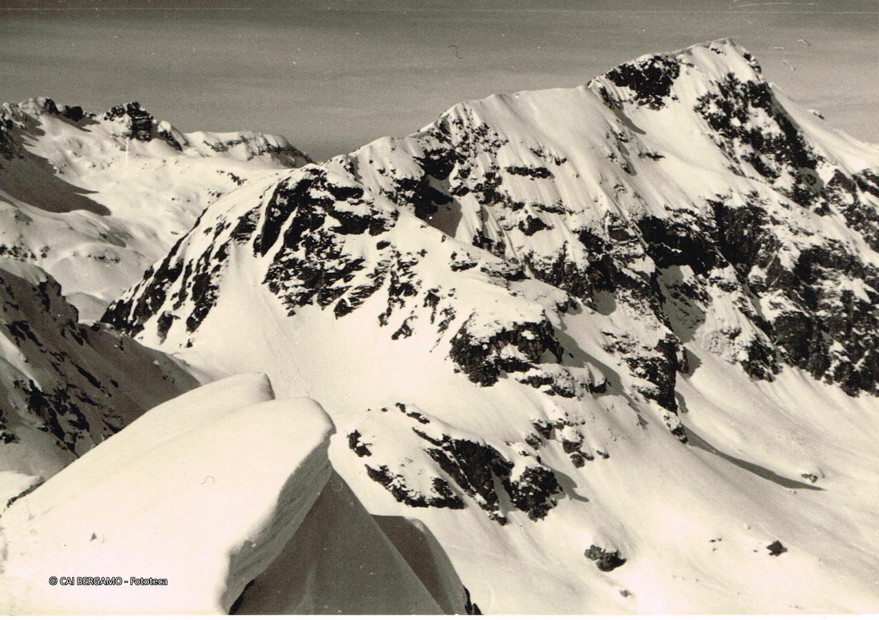 Il Monte Cabianca visto dalla vetta del Monte Madonnino