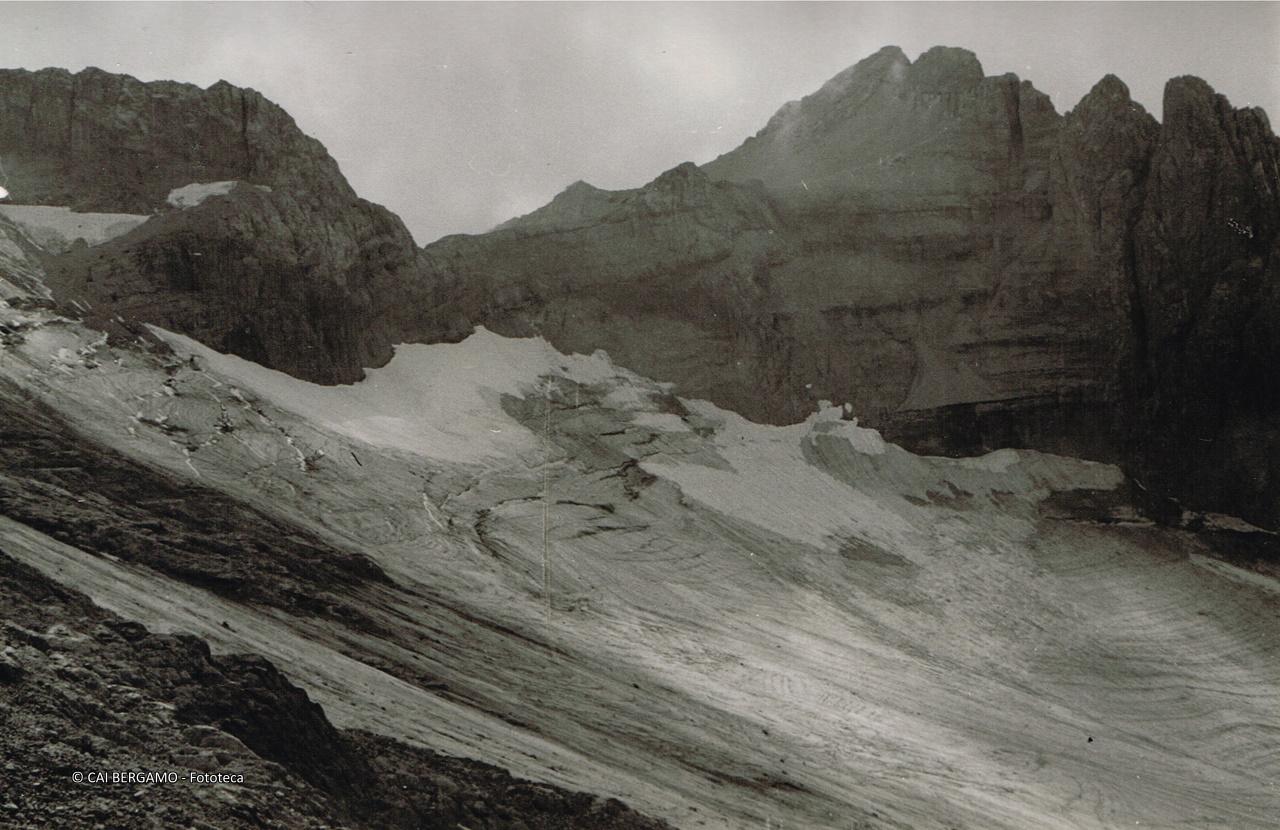 Vedretta di Pratofiorito e Croz delle Selvate, scendendo al Rif. XII Apostoli dopo la ferrata Castiglioni