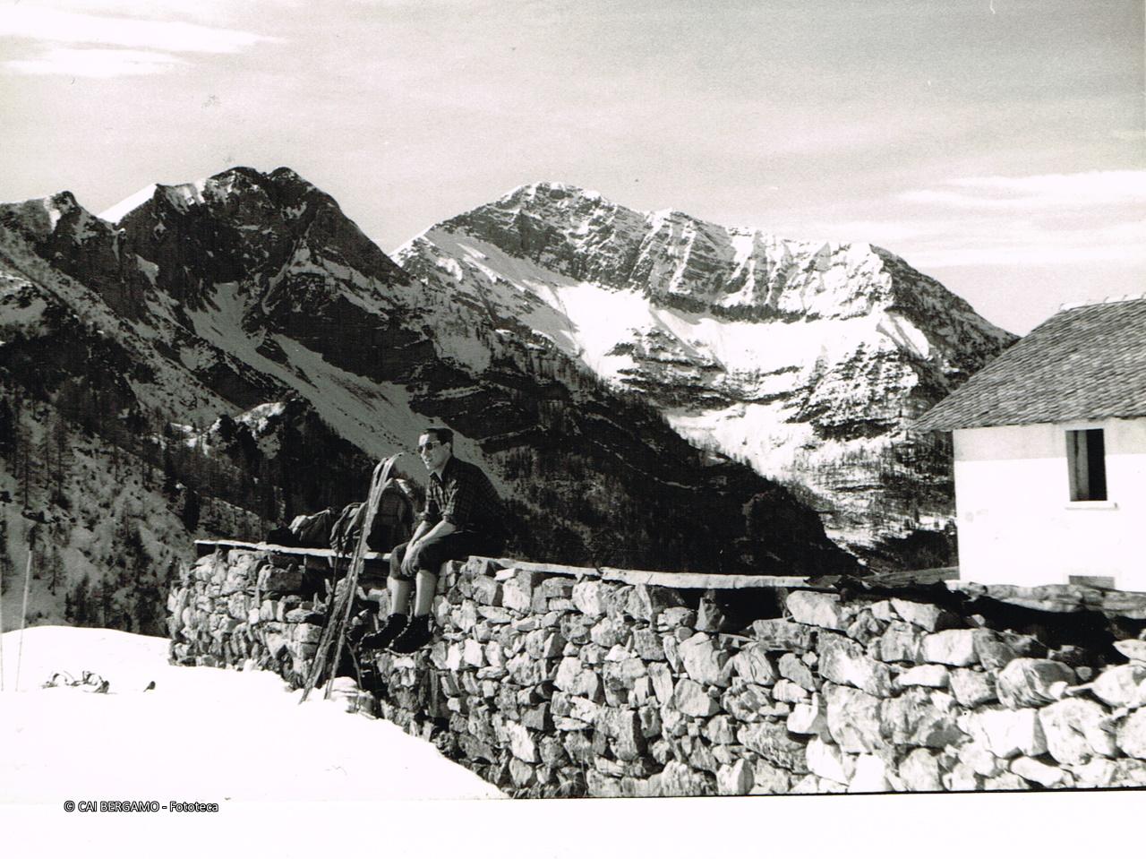 Alle Baite di Mezzeno, sullo sfondo il Menna 