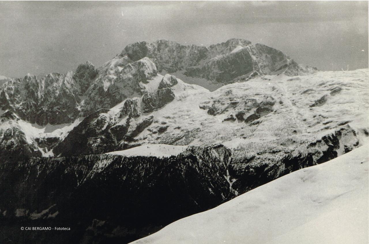Versante nord della Presolana dal M. Sasna