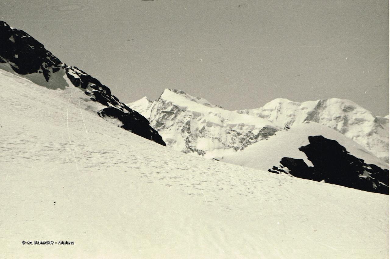 La Nordend e i Lyskamm salendo allo Strahlhorn 