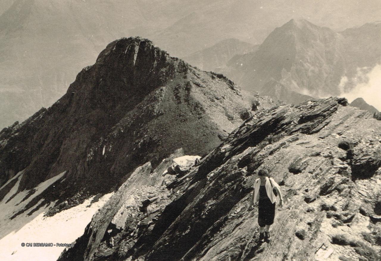 "Sulla cresta del Gleno verso il Glenino"