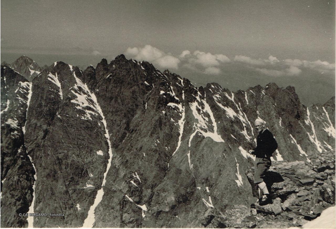 "Pizzo di Scais, Cima del Lupo, Cima di Caronno e Bocchetta di Caronno visti dalla vetta del Coca"