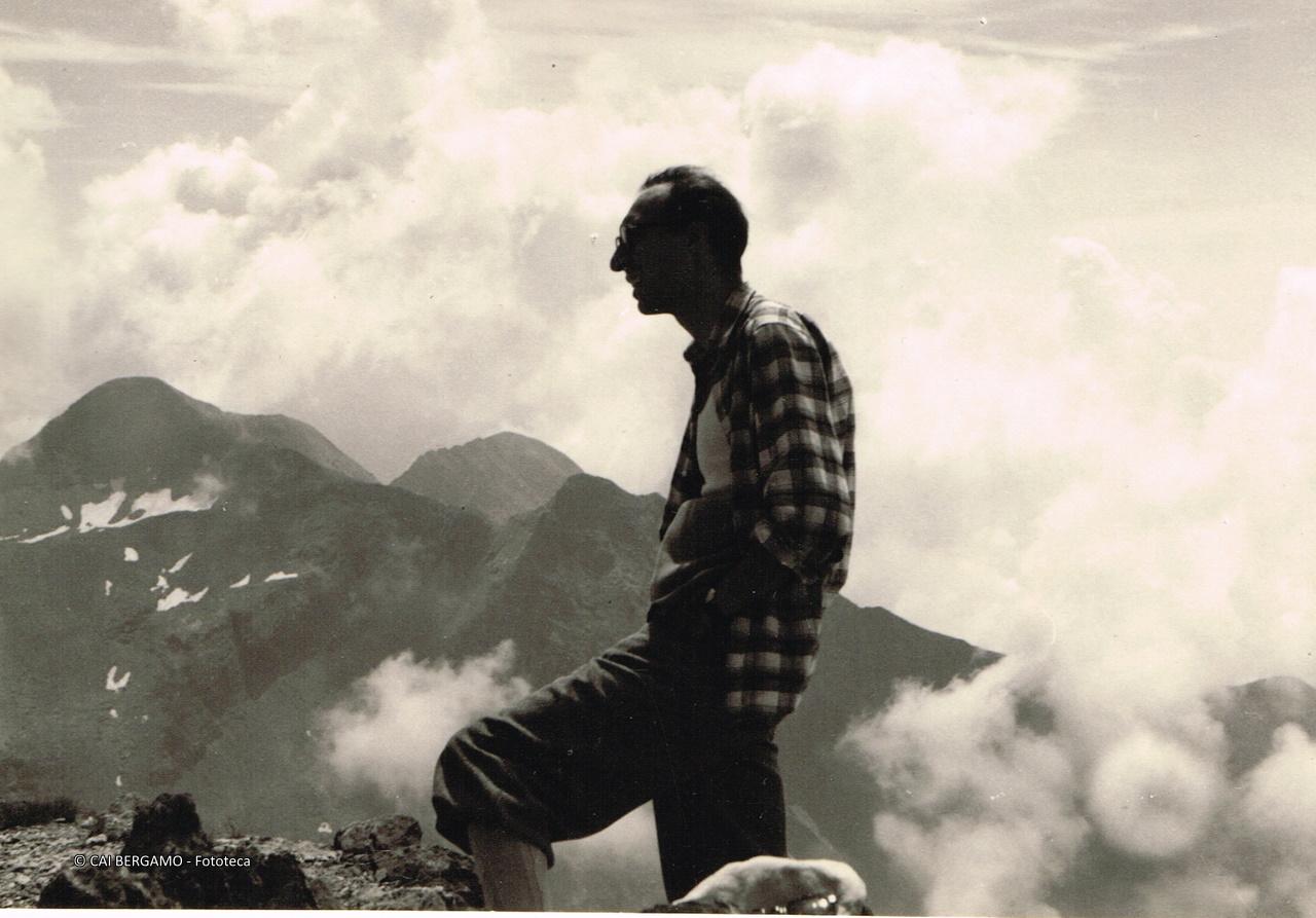 "In vetta al Gleno - sullo sfondo il Pizzo Tornello" 