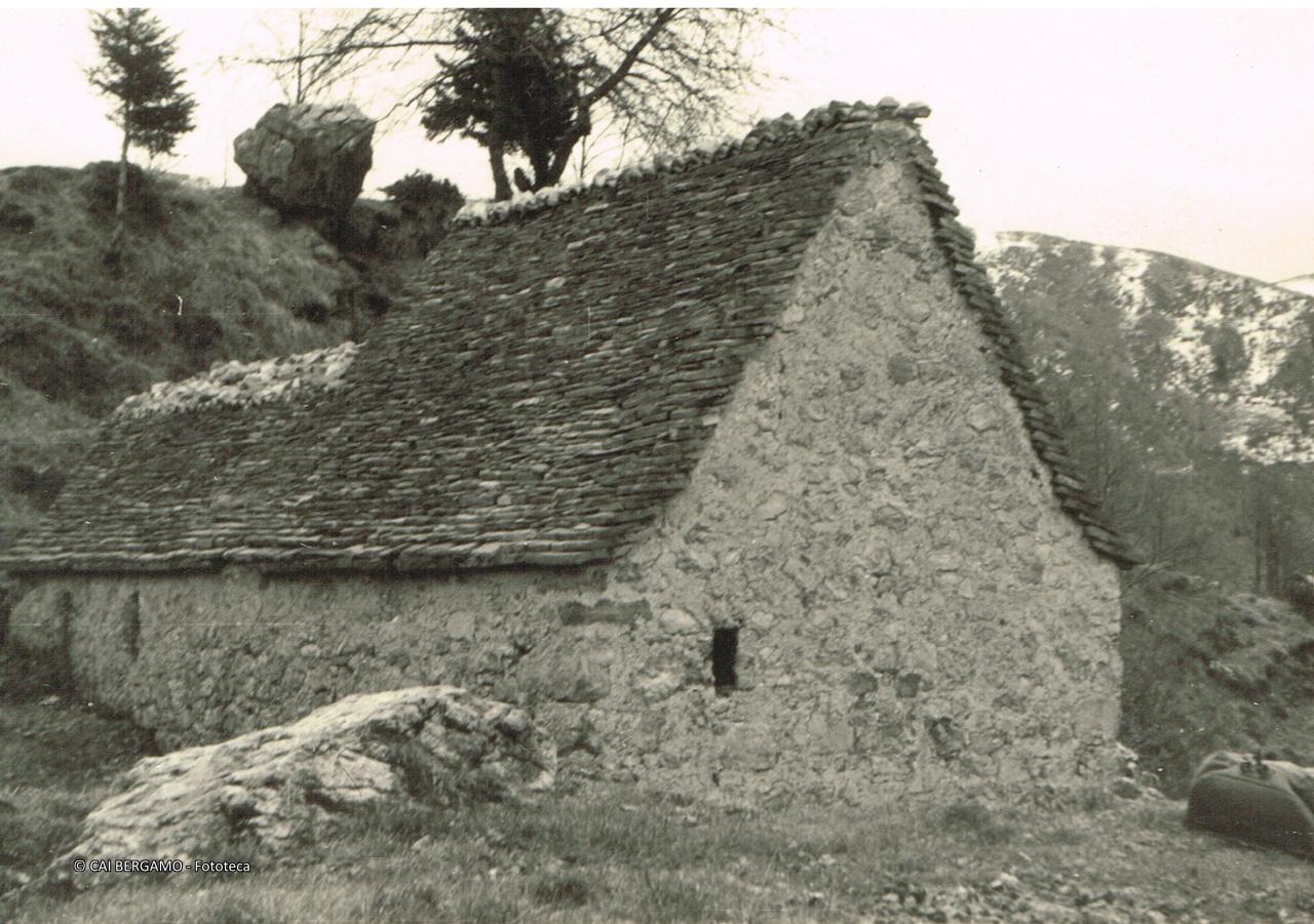 "Val Taleggio (Baita lungo la strada per il Rifugio Castelli)"