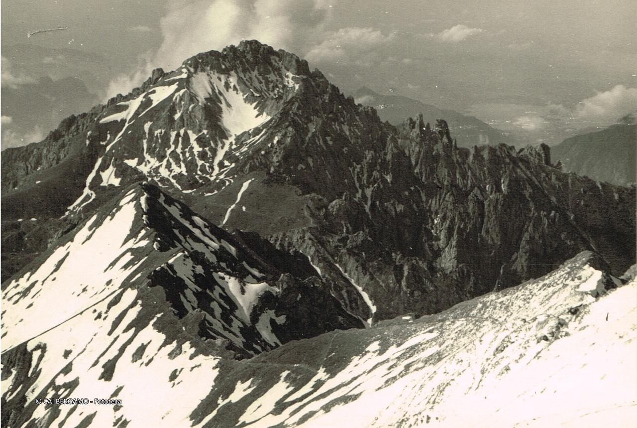 "La Cresta Segantini, sulla Grigna Meridionale, ottimo e frequentato itinerario di allenamento" 