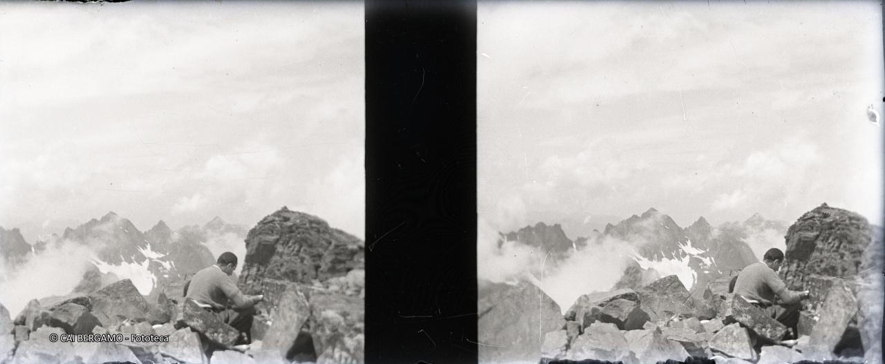 In vetta con cime circostanti