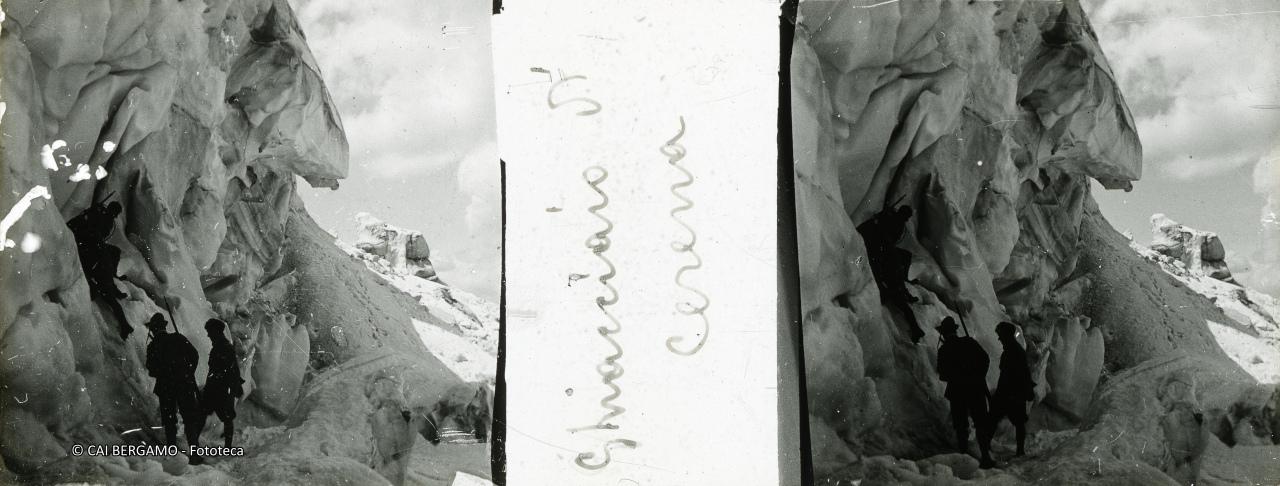 "Ghiacciaio di Cerena", Alpini sotto il ghiacciaio incombente