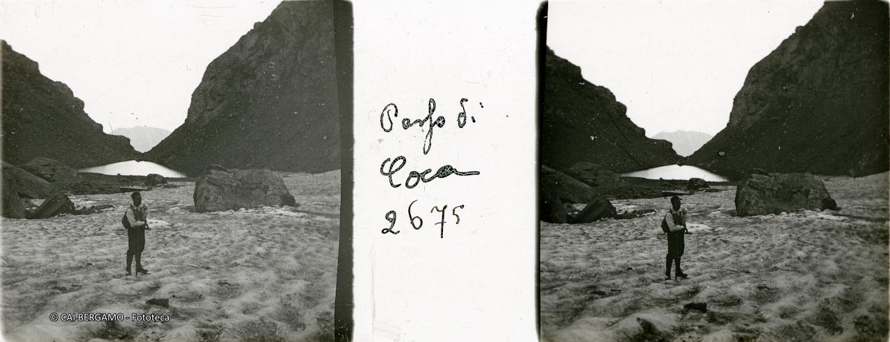 "Passo di Coca 2675",  Salendo lungo il nevaio con laghetto in basso