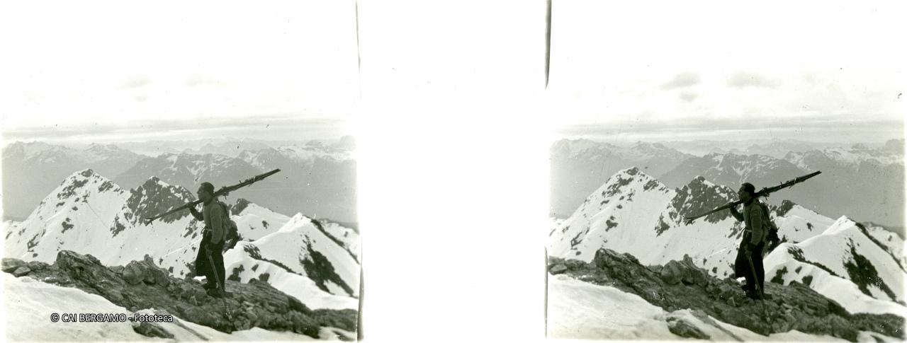 Ski a spalla, in zona Laghi Gemelli (???)