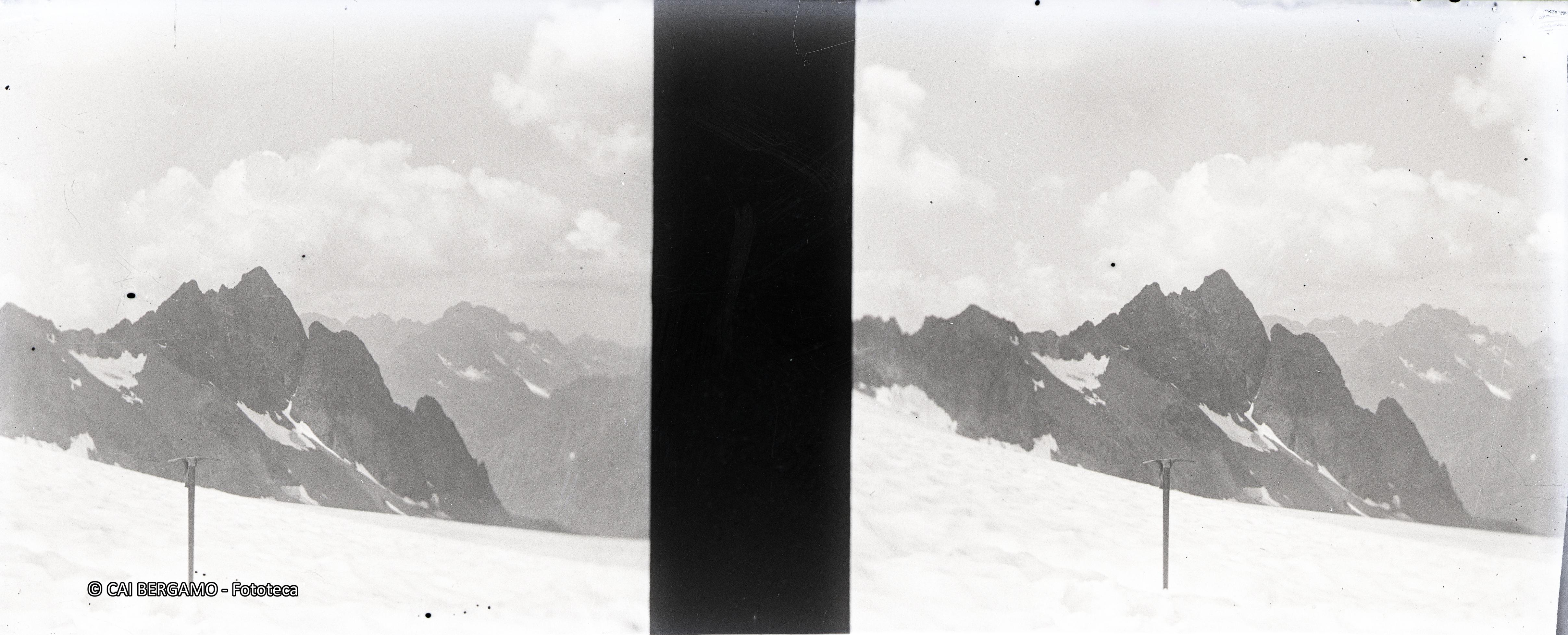 Piccozza al passo del Trobio innevato e sullo sinistra il Recastello