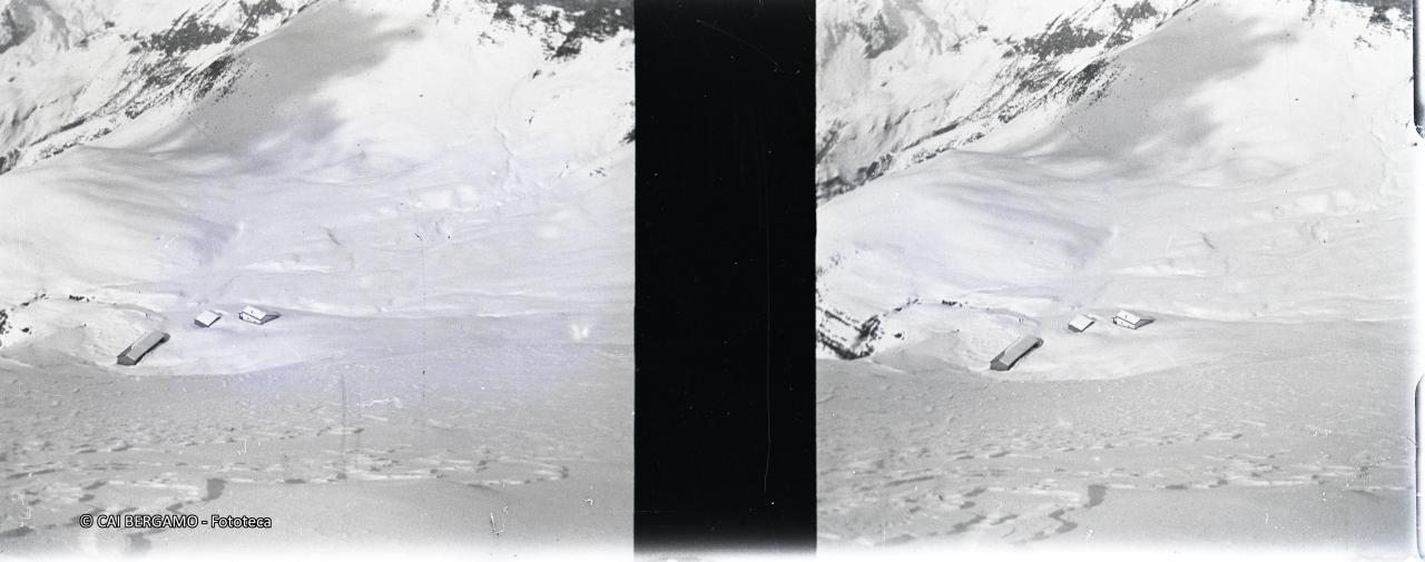 Baite di Vaghetto (???) viste dall'alto della Forcella di Valmora