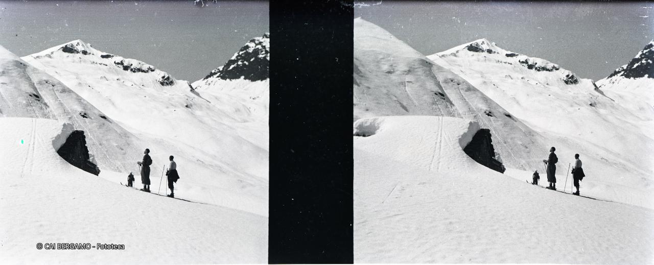 Tre scialpinisti in sosta