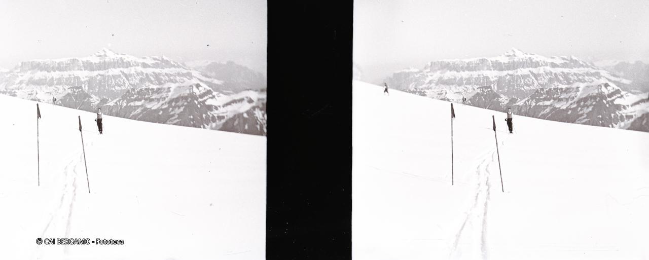 Sul pianoro e sullo sfondo il gruppo del Sella