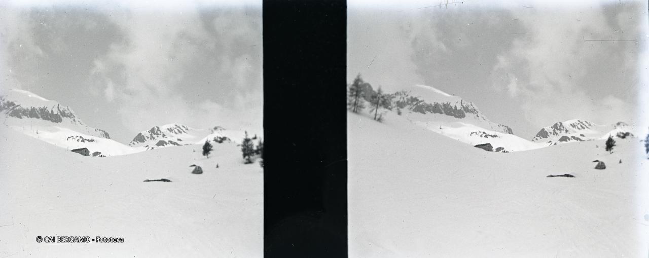 Vista su passo San Simone e baita