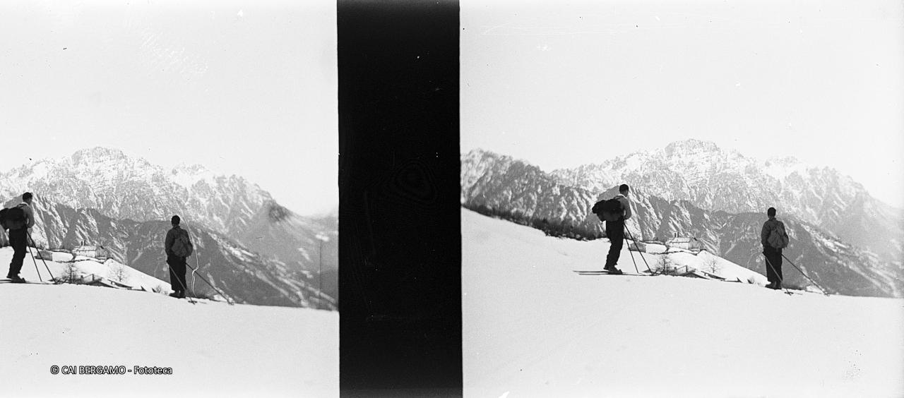 Sciatori con sguardo verso ...