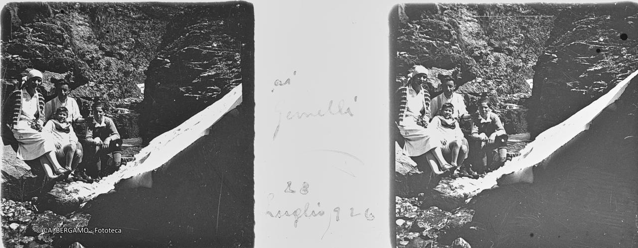 Foto ricordo di famiglia "ai Gemelli 28 luglio 926" 