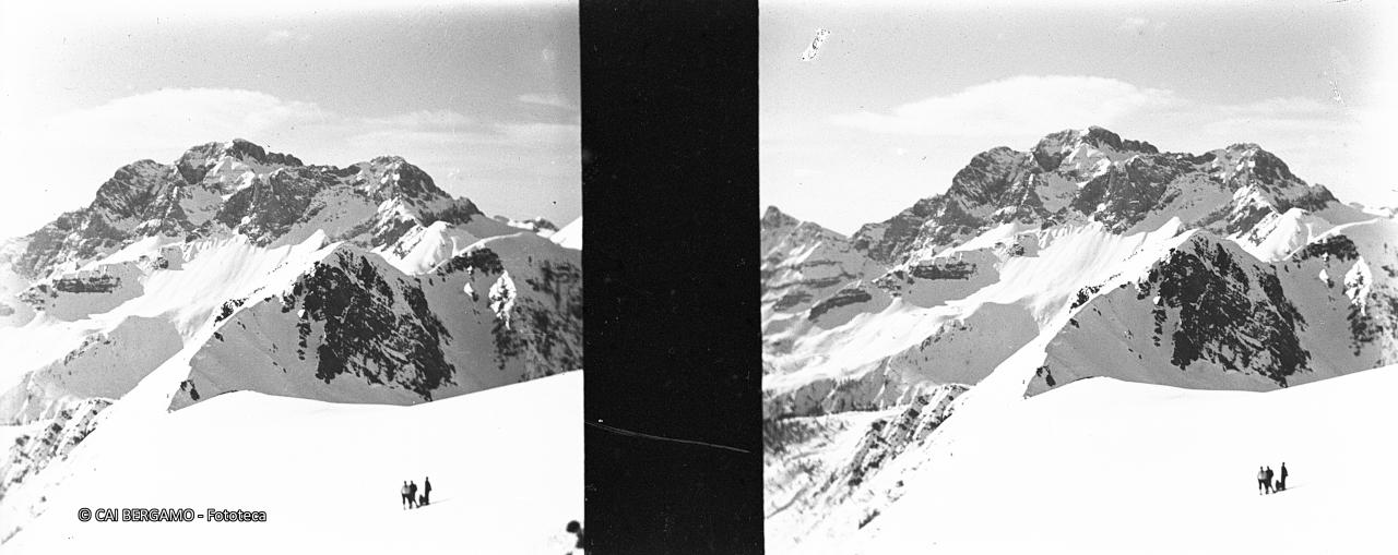 Stupendo scenario di Arera e Corna Piana innevati dal passo Moragella