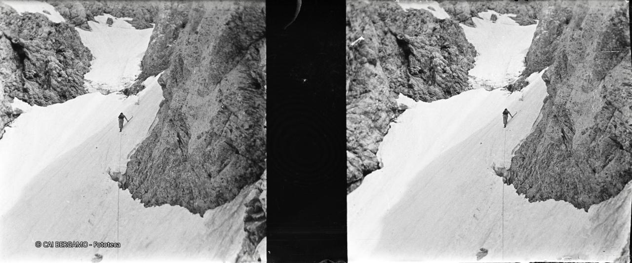 Salendo su nevaio in cordata