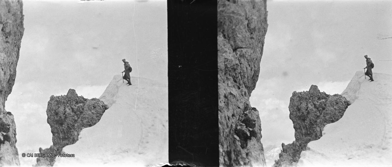 Su alto nevaio con inseparabile piccozza