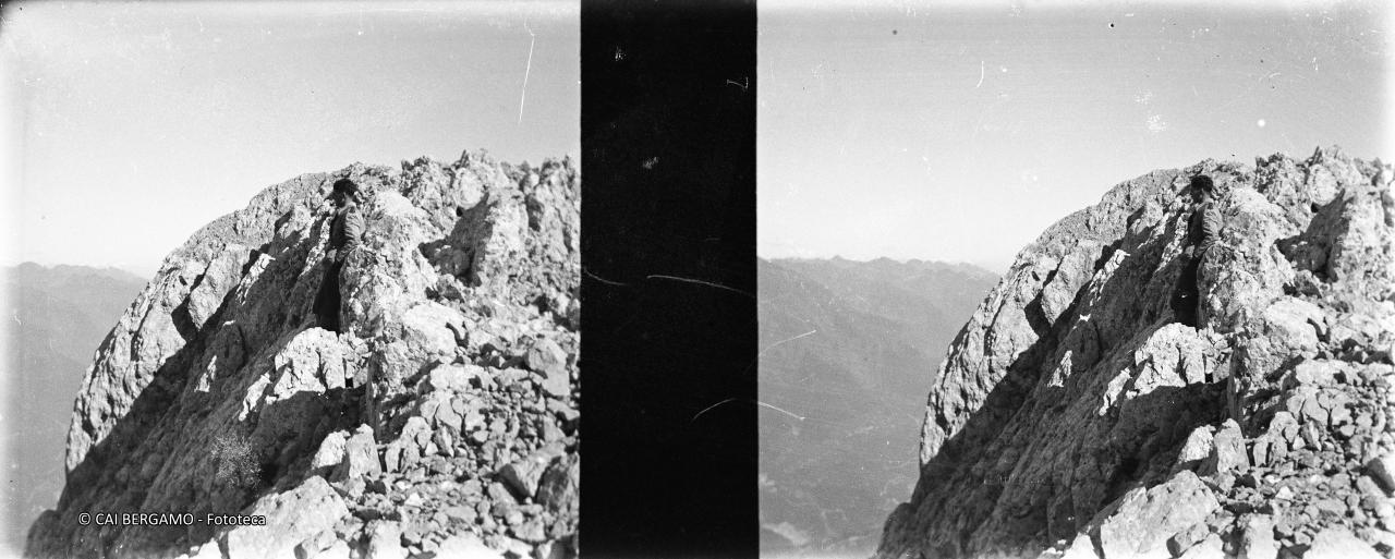 In vetta con sguardo verso la val di Scalve