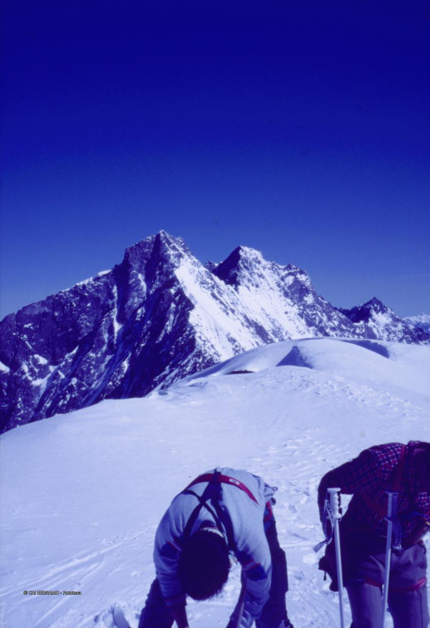 Vista sul Täschhorn (4490 m) e sul Dom (4545 m)