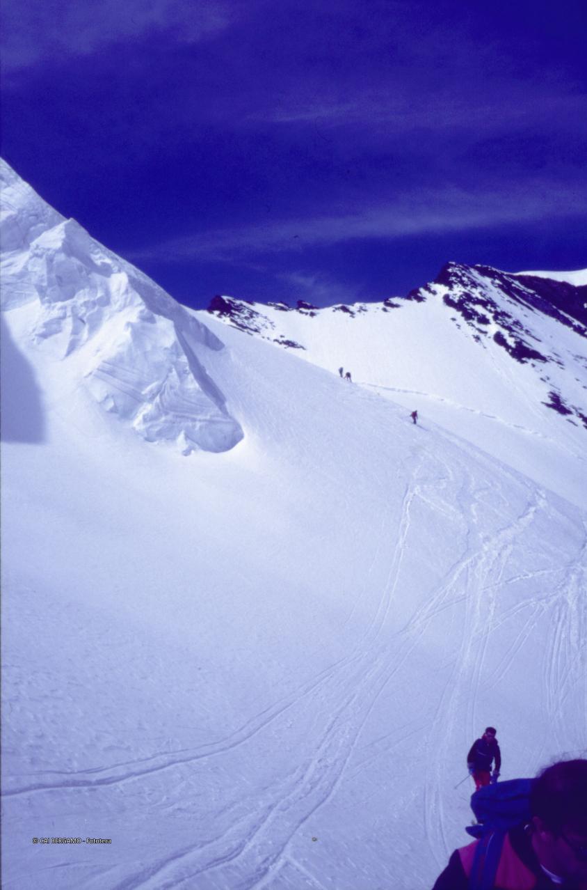 Discesa lungo il crinale del  Rimpfischhorn 