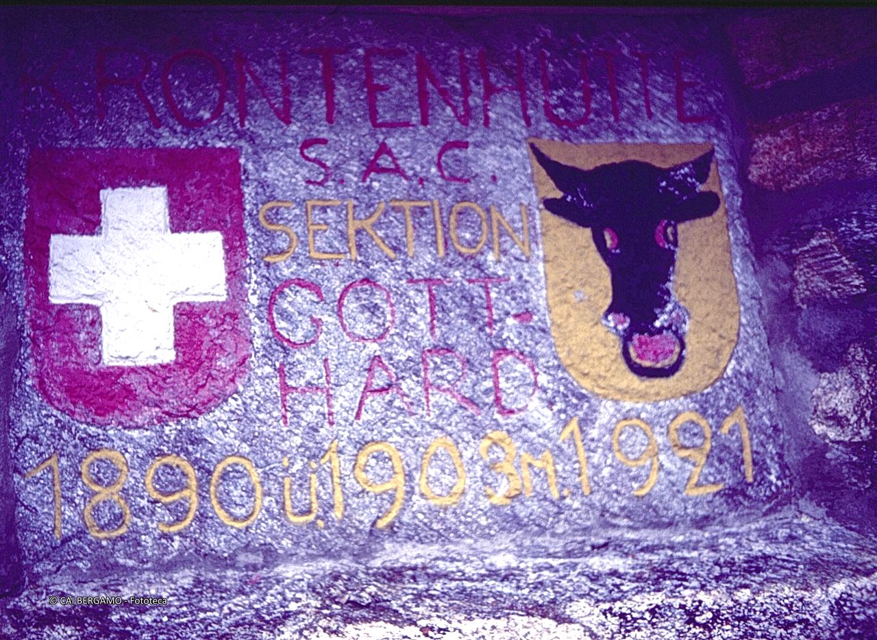 insegna su pietra del Kröntenhütte