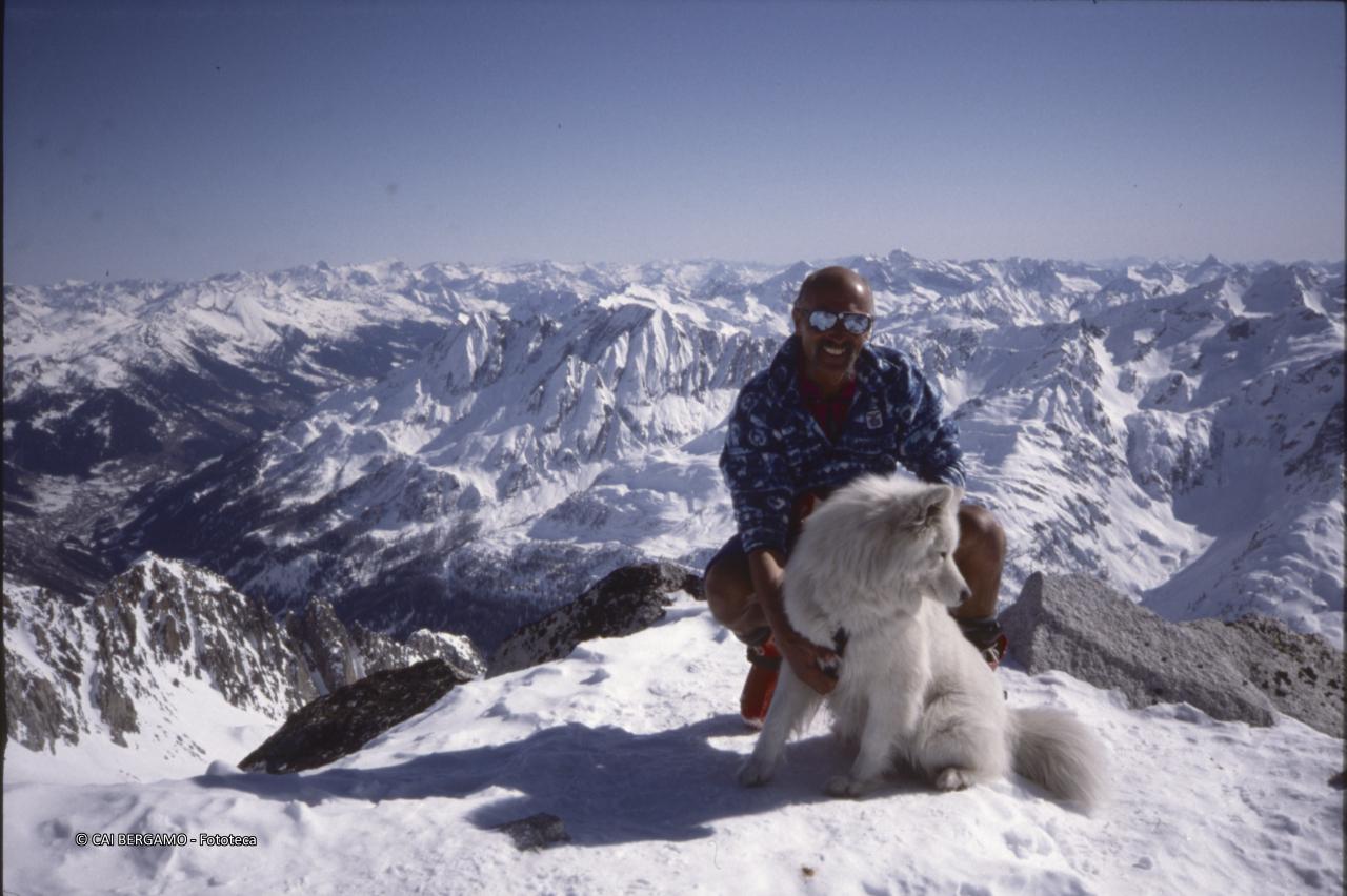 Sosta con cane in vetta al Chüebodenhorn