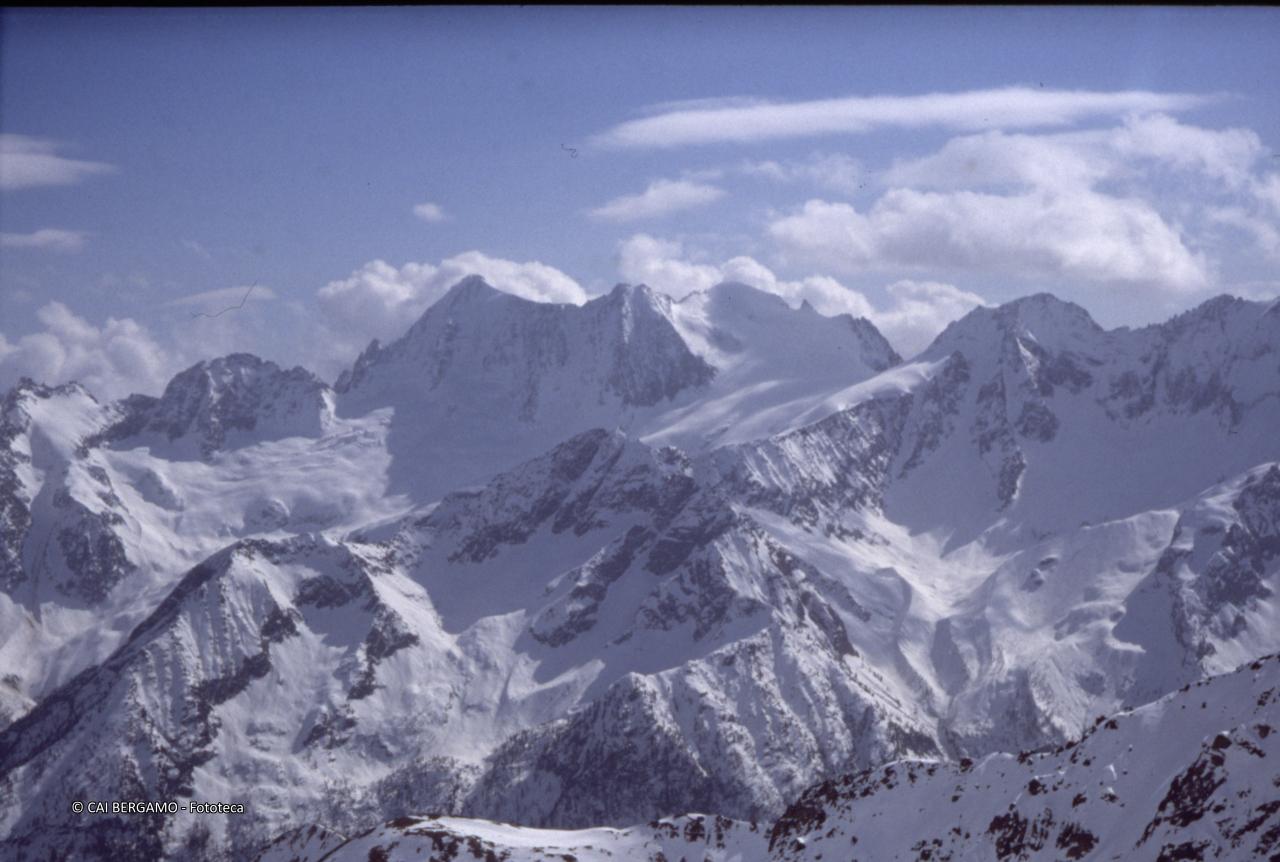 Cima Presanella e cime circostanti, vista dalla valle  di Strino (Albiolo)