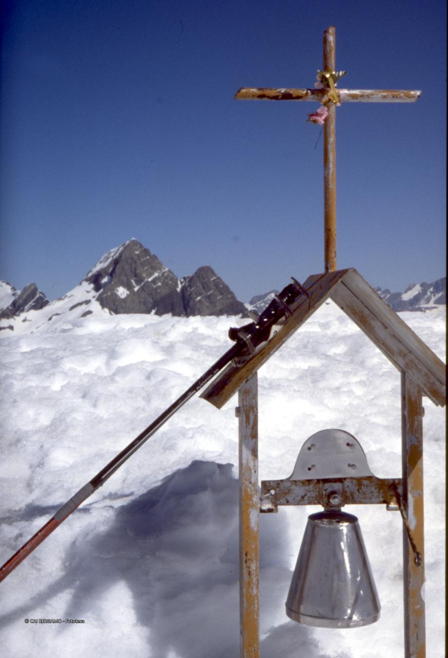 Neve, campanella e  sguardo dal Cabianca ai Diavoli
