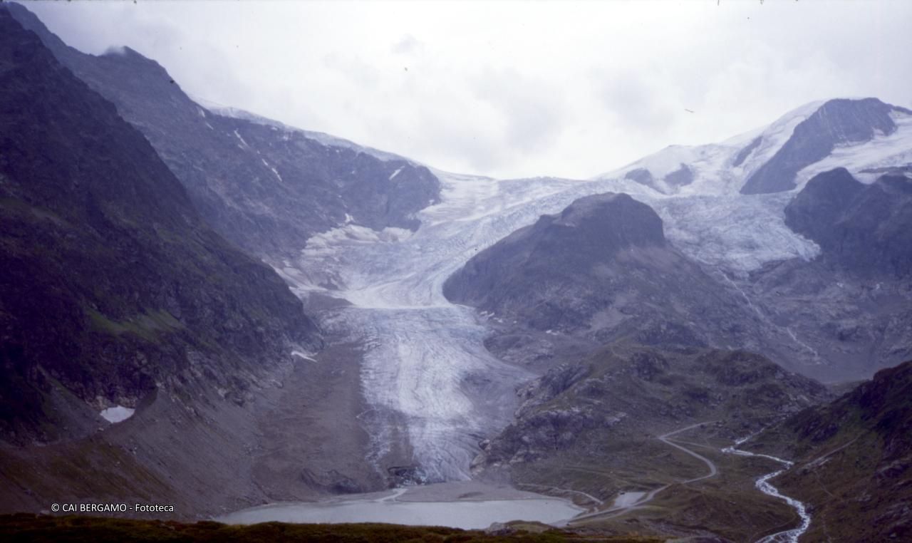 Giacciaio, Triftsee e sovrastante Diechterhorn (3389 m) 