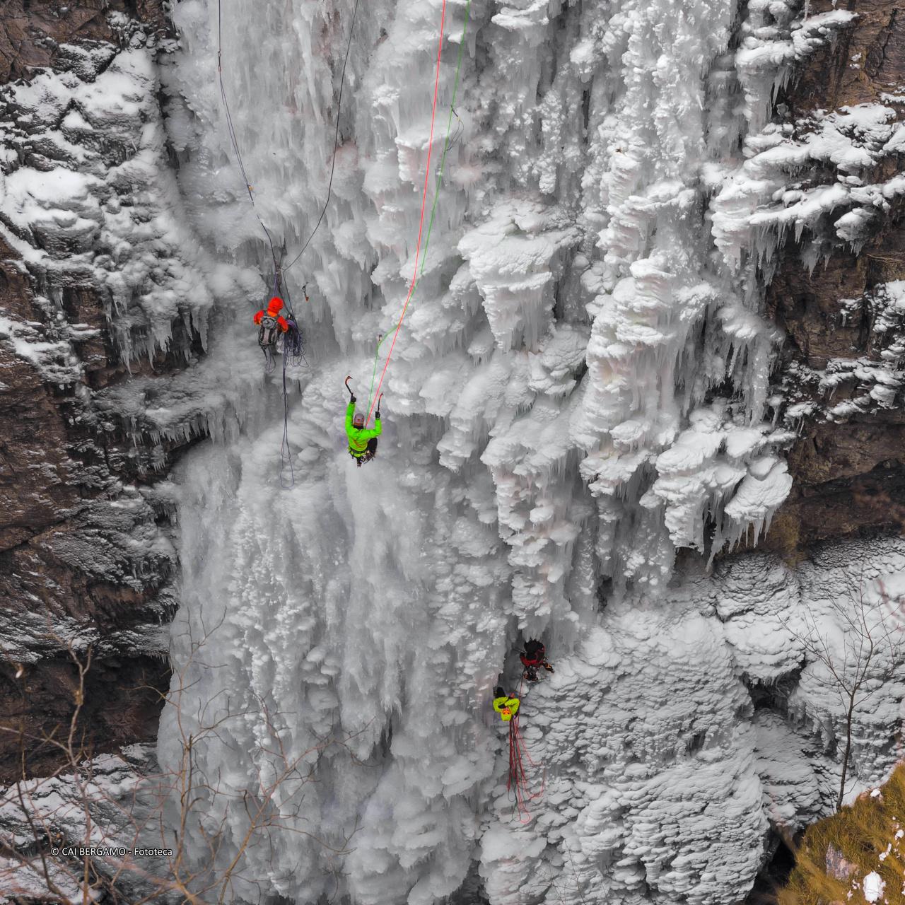 "E' pericoloso sporgersi" - segnalato in "Ambienti montani"