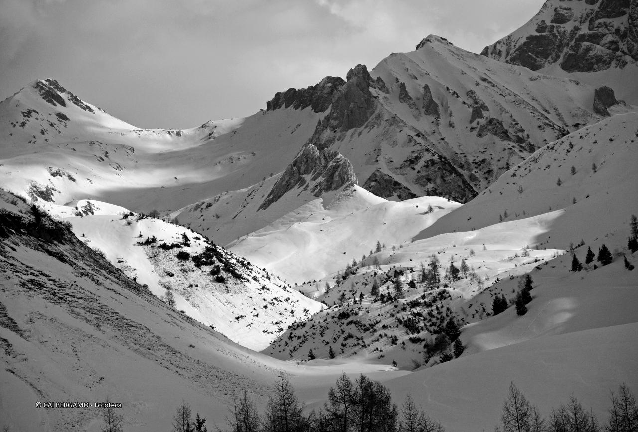 "Prima nevicata alla Corna Bianca in Val Cadino" - segnalato in "Bianco e Nero"
