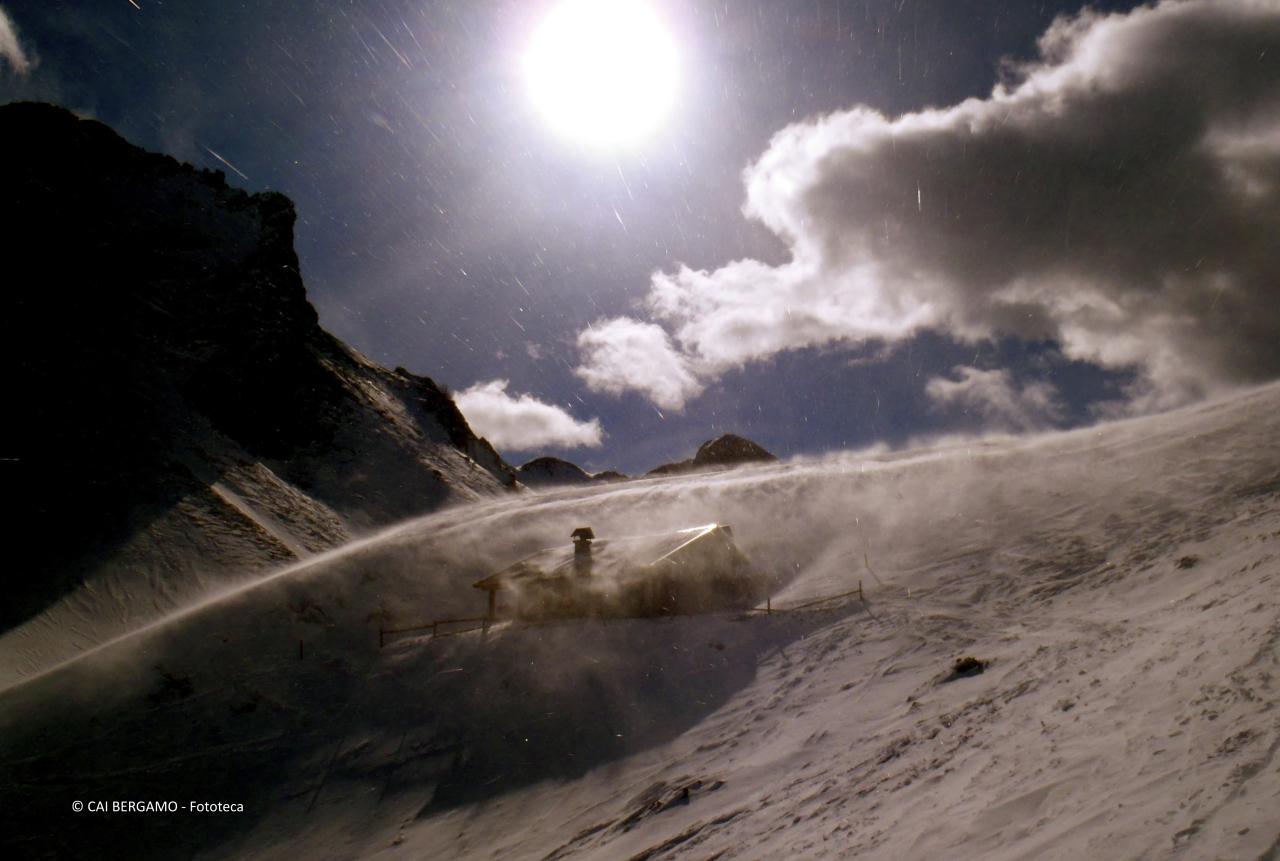 "Riflessi di neve" - segnalato in "Ambienti Montani" - Versione invernale del rifugio Branchino