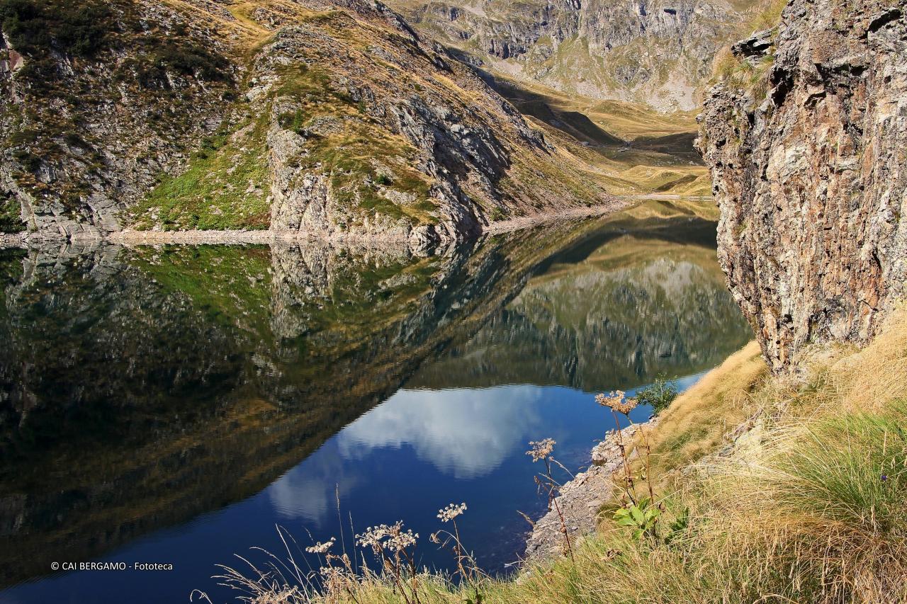 "Riflessi al lago di Aviasco" - segnalato in "L'acqua in tutte le sue forme"